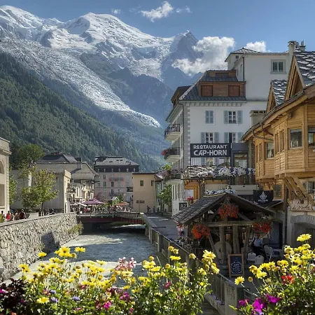 Comfortable Holiday In Charmonix With Mountain View Appartamento Chamonix